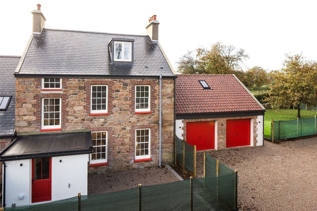 Property photo 2 of 26 Back