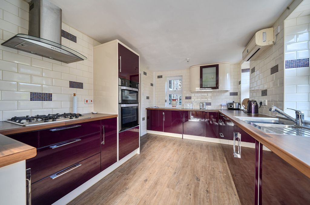 Property photo 3 of 21 1432487-8-69Bd1Bc...