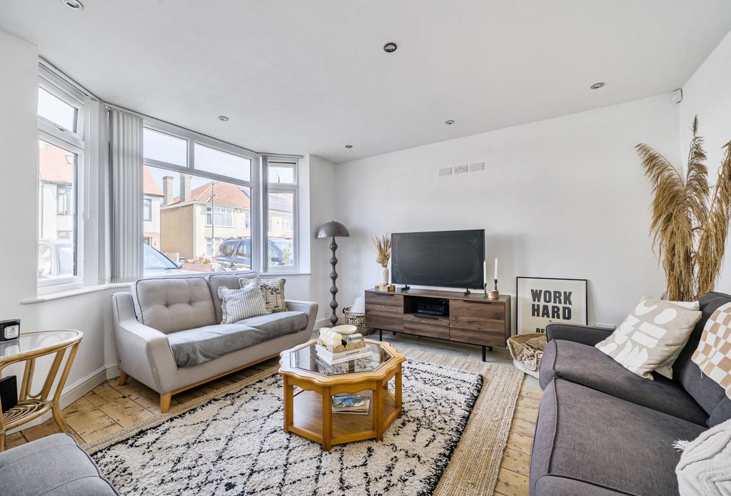 Property photo 3 of 21 1487130-10-6A50Eb...