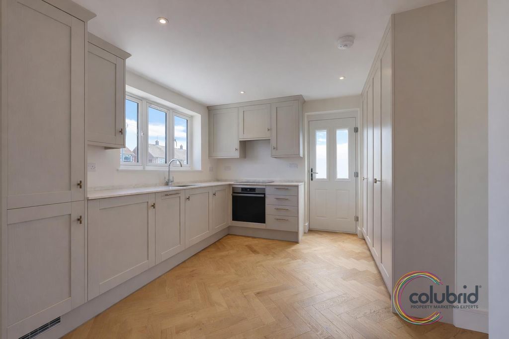 Additional image 5 of 6 bed semi-detached house for saleCrawford Avenue, Grays RM16