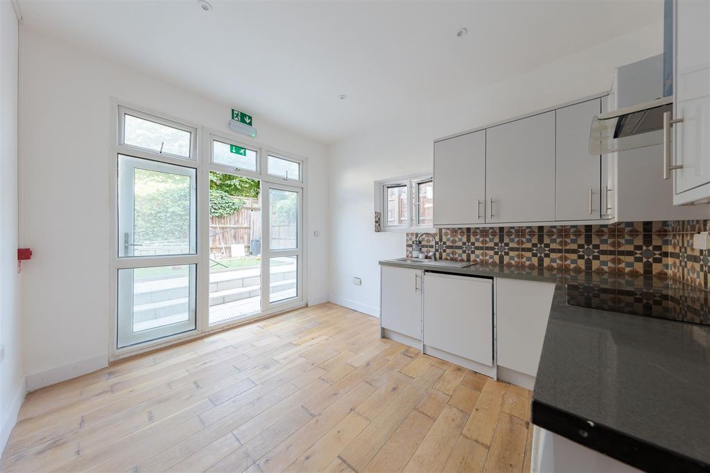 Property photo 2 of 10 094A3425-Hdr.Jpg