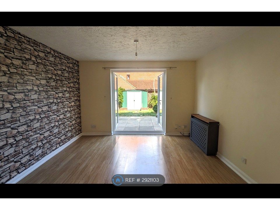 Property photo 3 of 20 Living Room