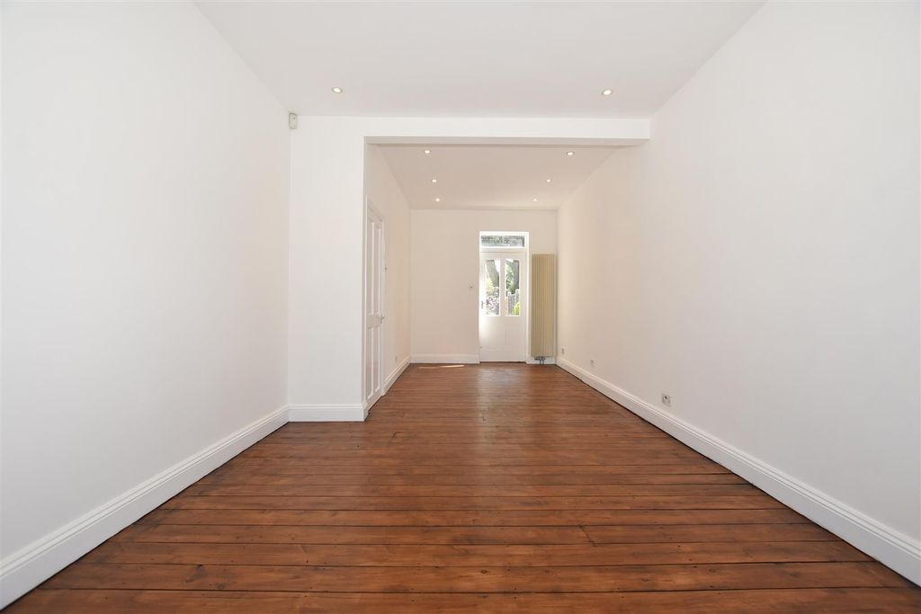 Property photo 3 of 15 Living Room