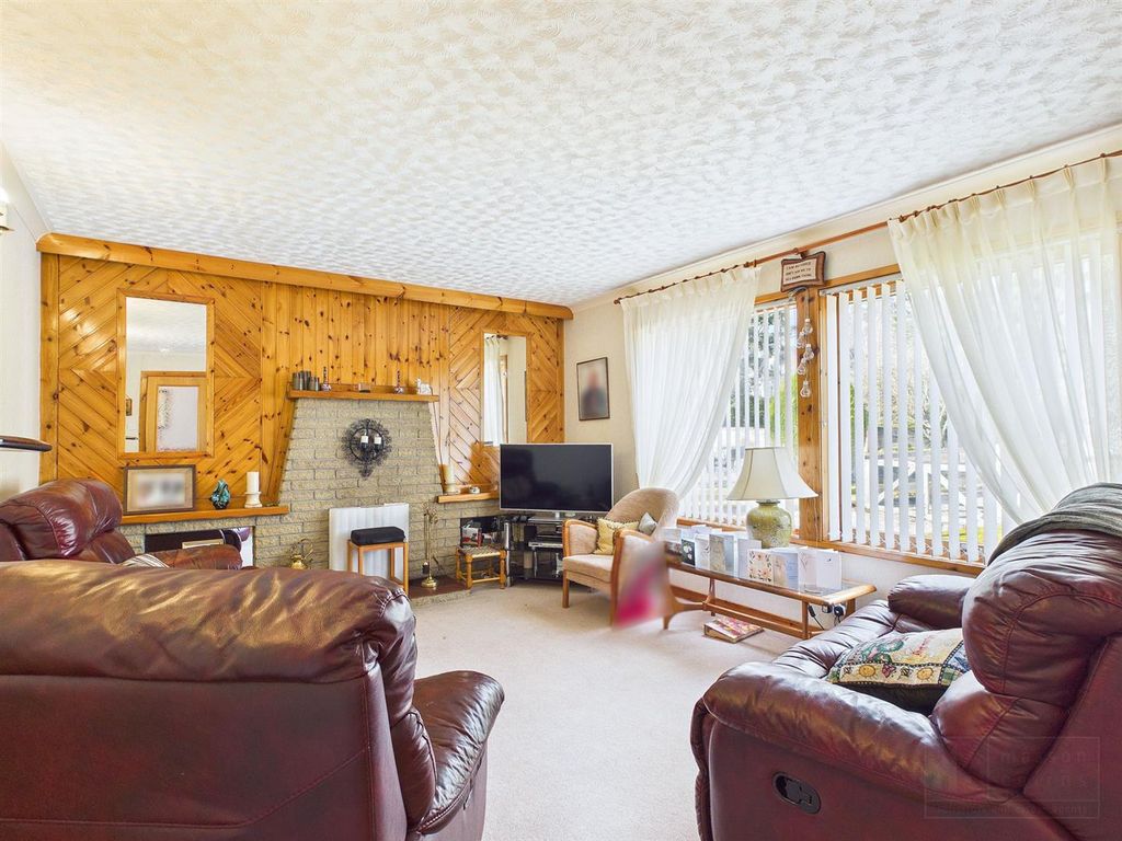 Property photo 3 of 31 Sitting Room