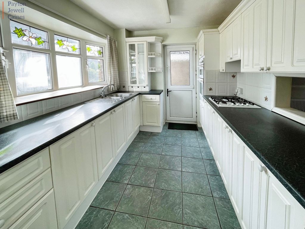 Property photo 3 of 14 Kitchen