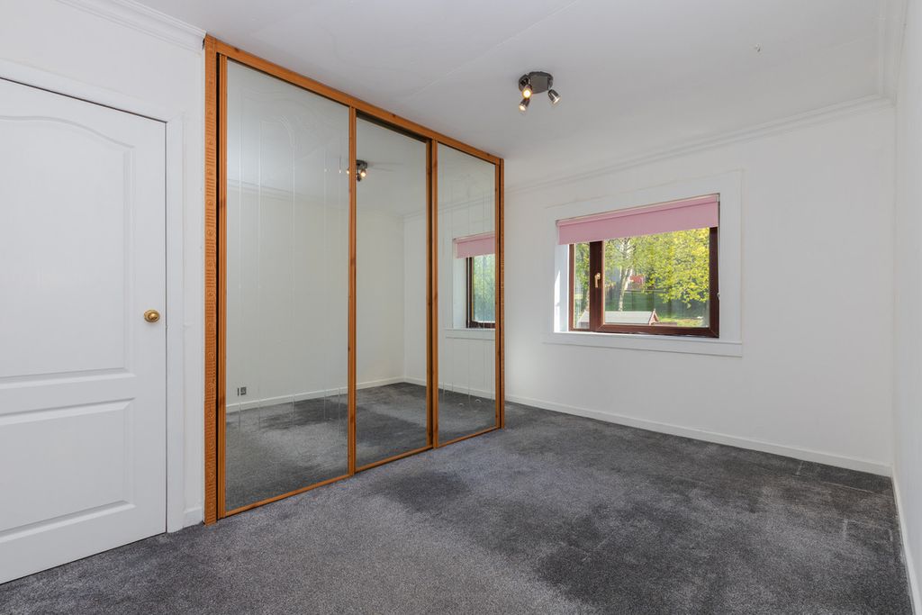 Property photo 2 of 31
