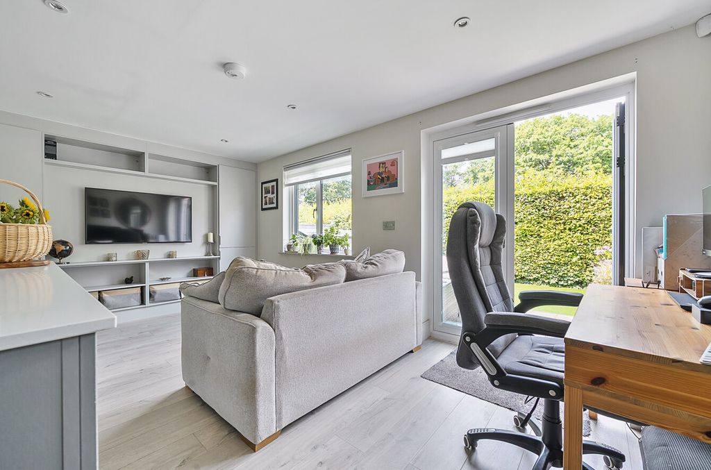 Property photo 3 of 23 1326468-23-687E3A...