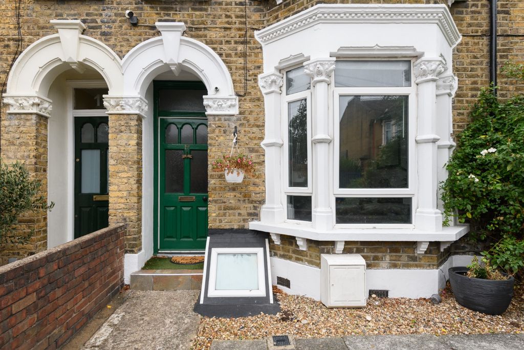 Property photo 1 of 25 5895380