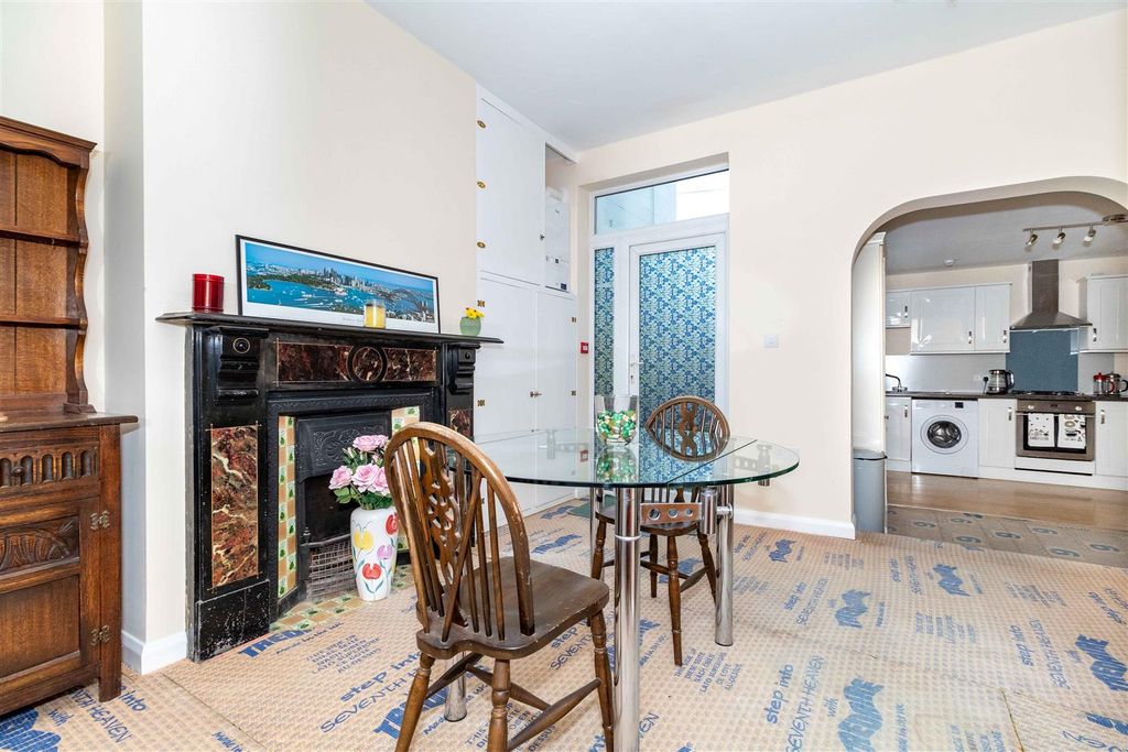 Property photo 3 of 11 Newparade-14.Jpg