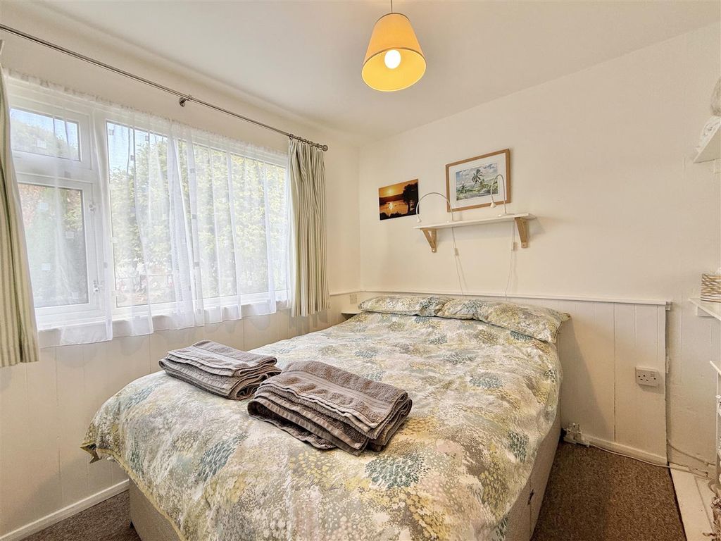 Property photo 3 of 17 Bedroom 1.Jpg