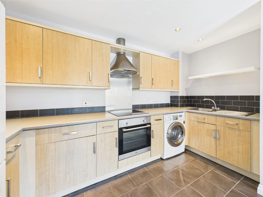 Property photo 3 of 10 Cam04899G0-Pr0092-Still002.Jpg