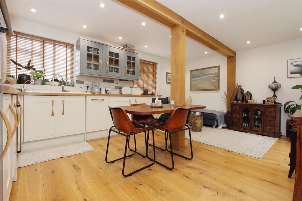 Property photo 2 of 13 Papillon