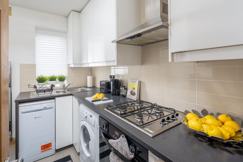 Property photo 2 of 6 Warner Studio 2.Jpeg