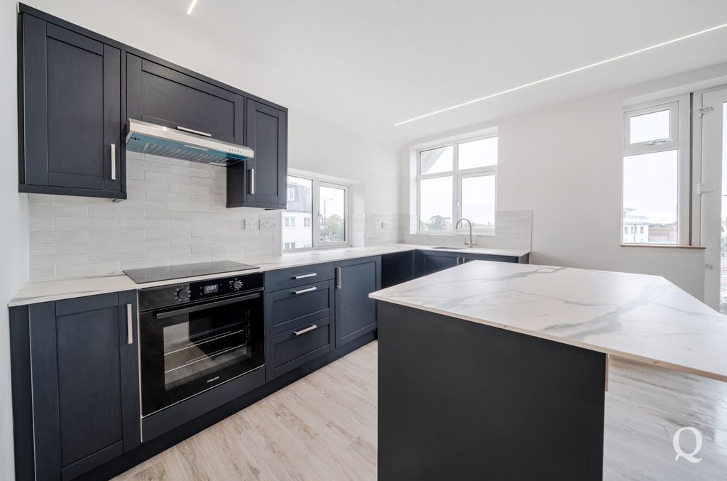 Property photo 2 of 12 E8d16394-4c51-4c5...