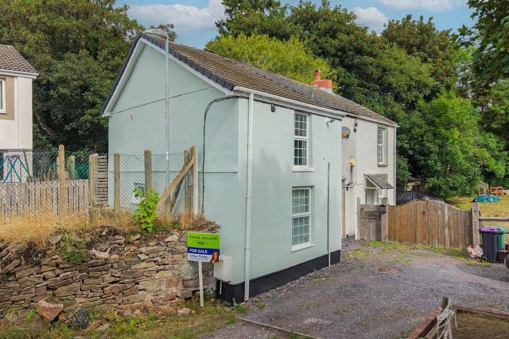 Property photo 2 of 18