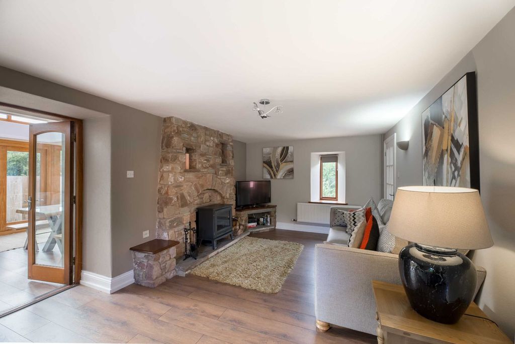 Property photo 2 of 8 P043100_02.Jpg