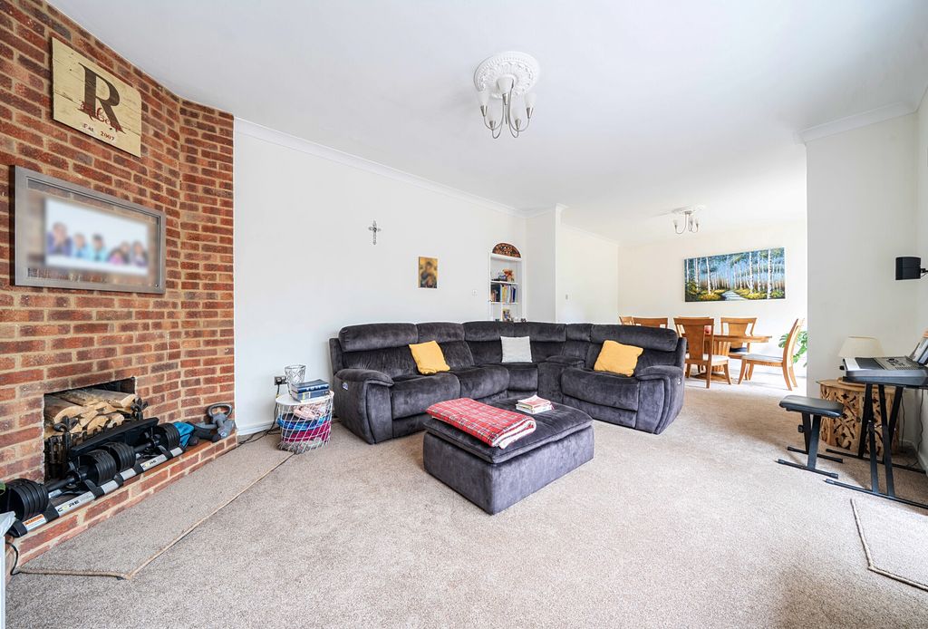 Property photo 2 of 13 1458672-13-6A01B3...