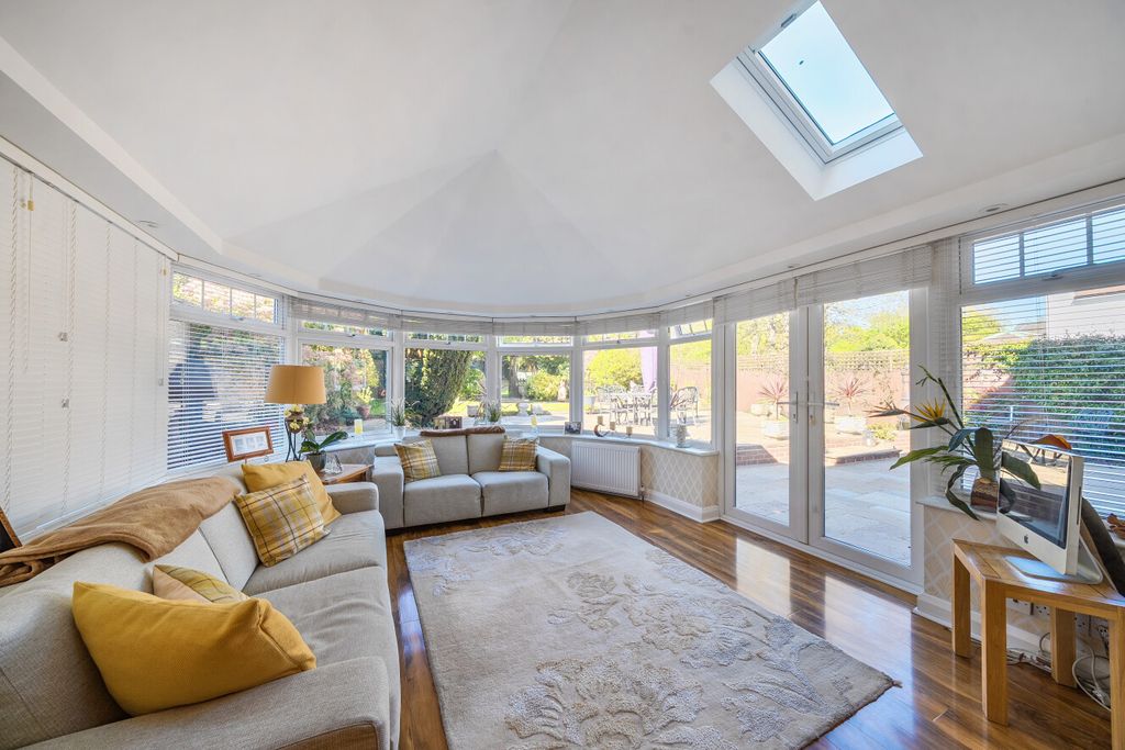 Property photo 3 of 23 1448124-10-69Ea3E...