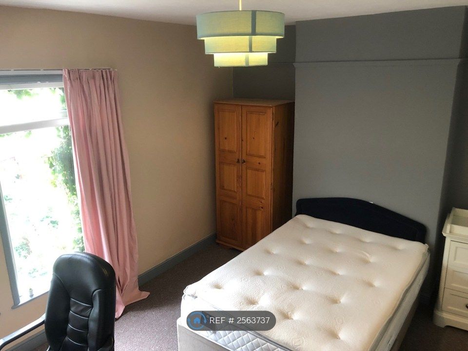 Property photo 3 of 9 Bigger Bedroom