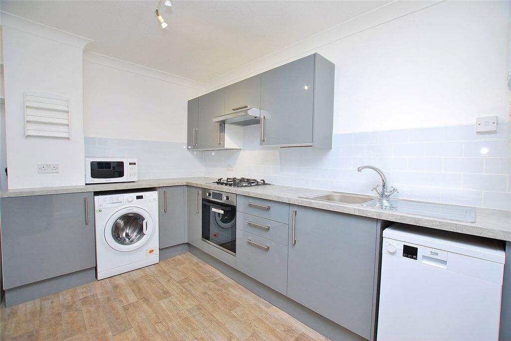 Property photo 2 of 11 Picture No. 16