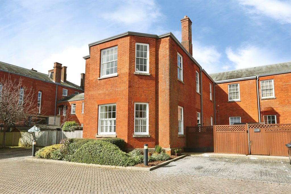 Property photo 1 of 28