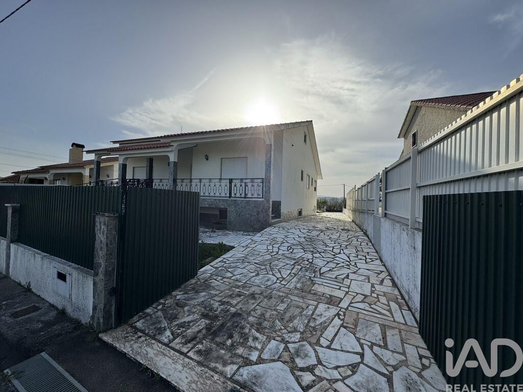 Property photo 1 of 40