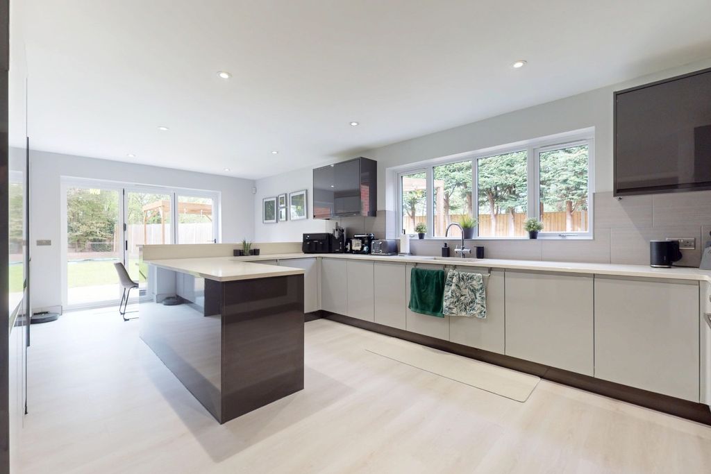 Property photo 3 of 51 5116412