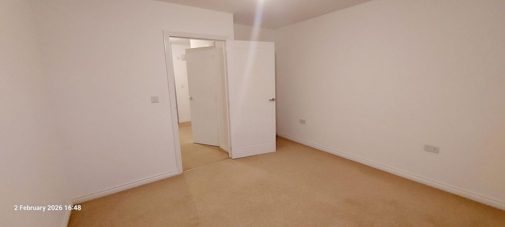 Property photo 3 of 14 Main Bedroom