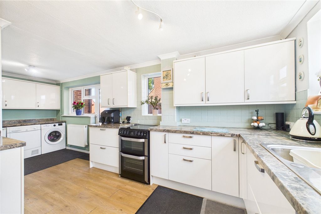 Property photo 2 of 10 Picture No. 11