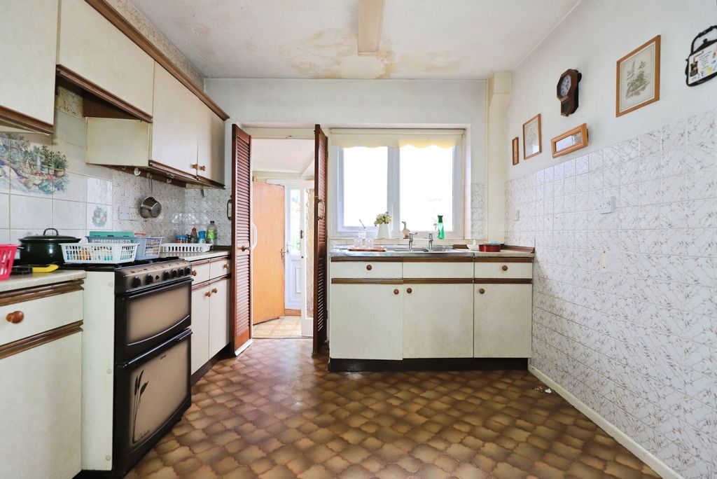 Property photo 2 of 13 Kitchen