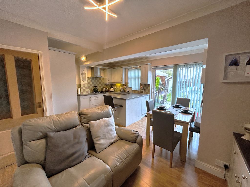 Property photo 2 of 18 82D903E5-6D25-4Edc-92C6-91D9E3F22Ef8.Jpg