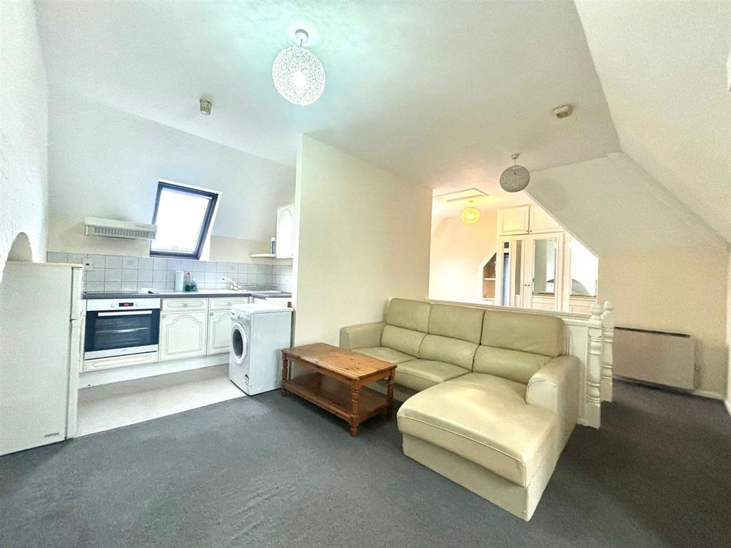 Property photo 1 of 4 Lounge.Jpeg