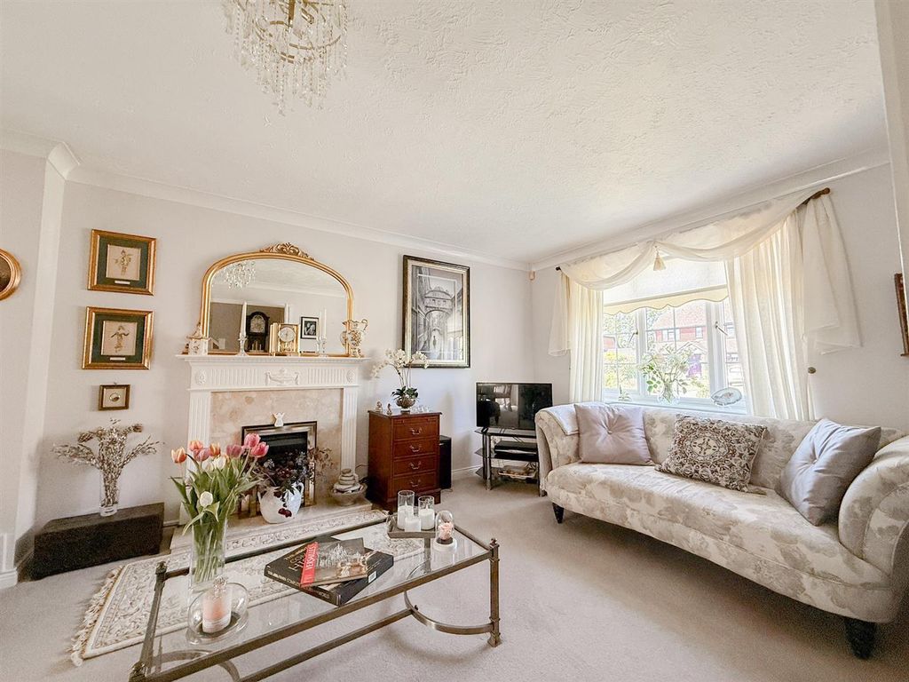 Property photo 2 of 41 37-2c53Aa74-1c46-4d2E-8076-4c411Da71Fee.Jpg