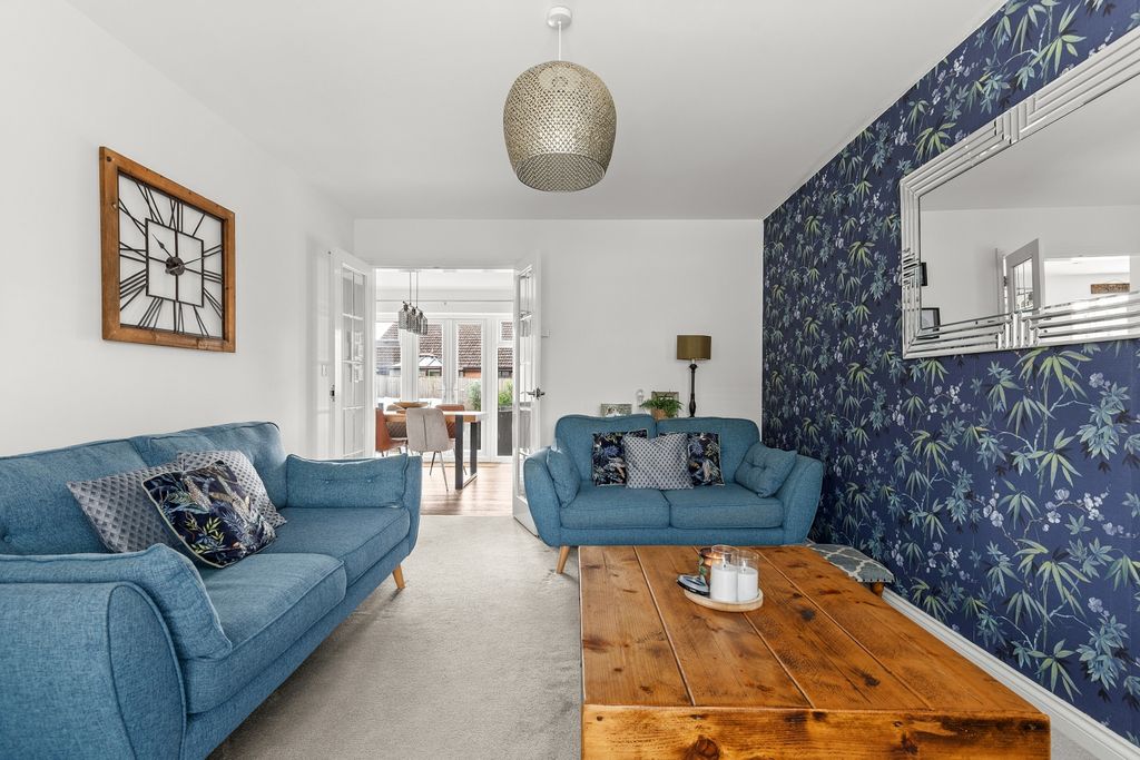 Property photo 3 of 21 Lounge