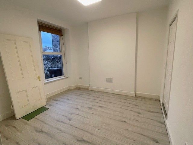 Property photo 3 of 5 Master