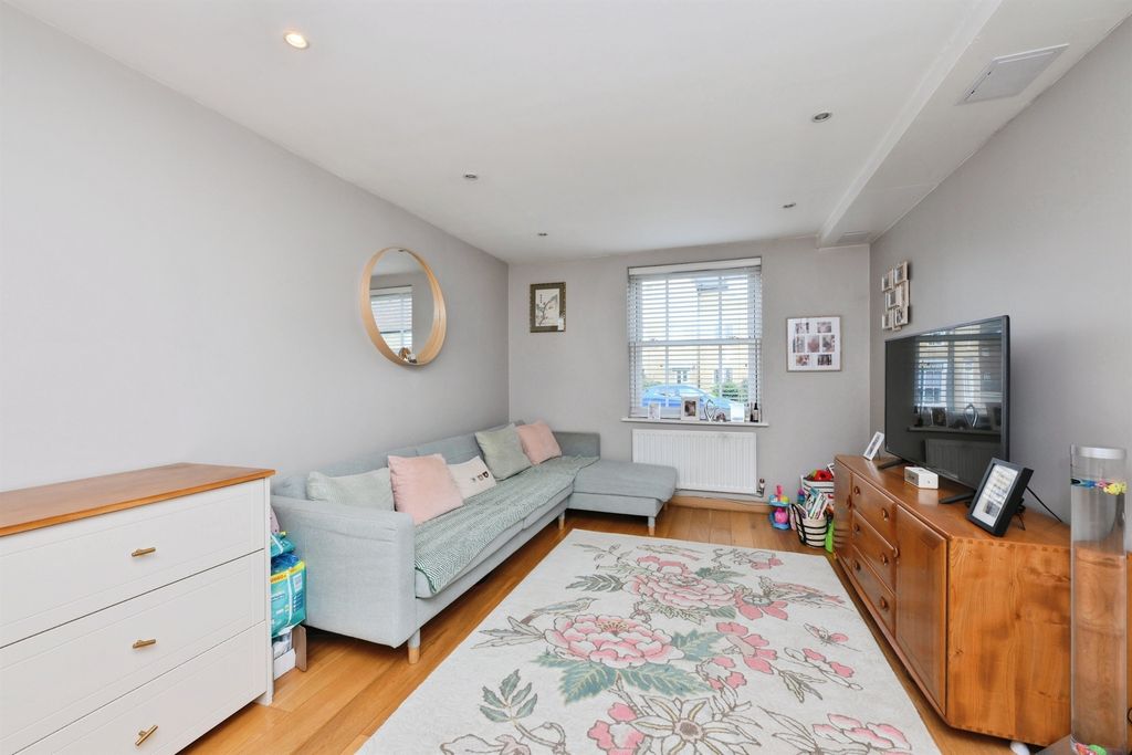 Property photo 3 of 9