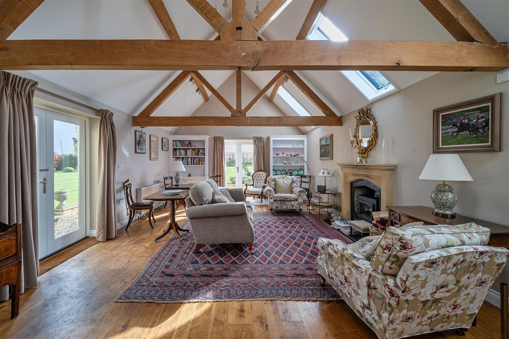 Property photo 2 of 26 Garden Room