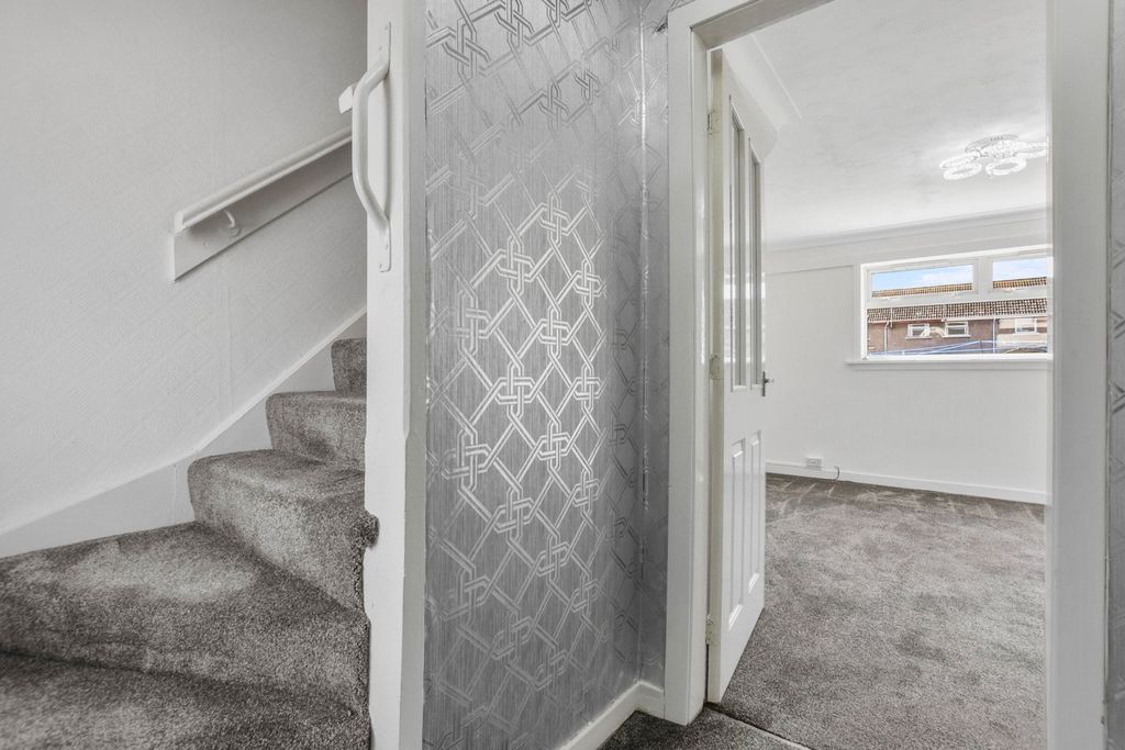 Property photo 2 of 30 Entrance Hallway