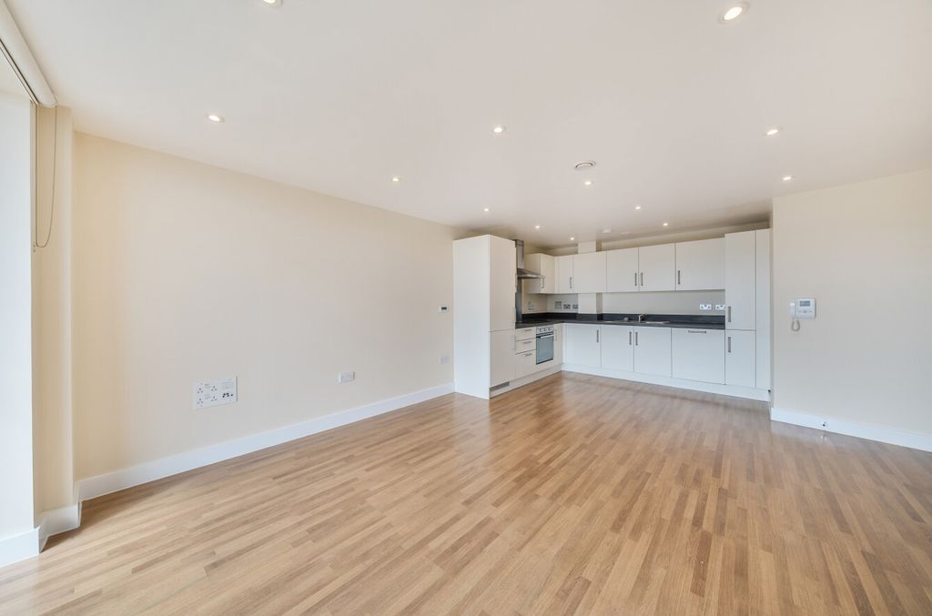 Property photo 2 of 12 1354436-9-68c4210...