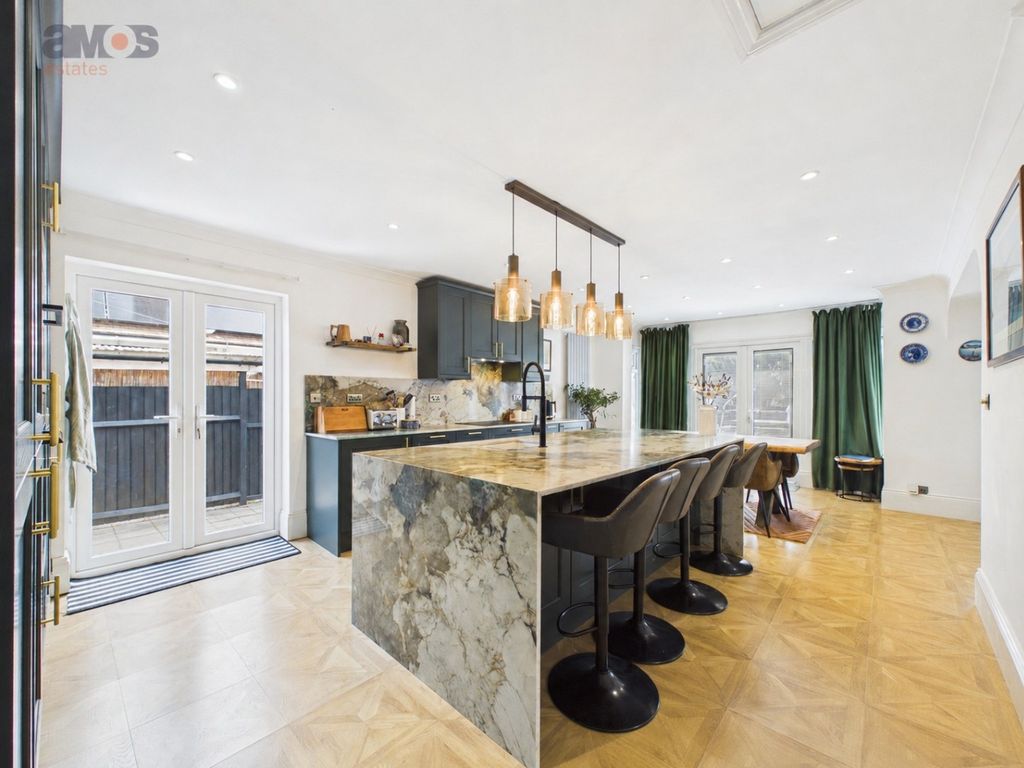 Property photo 2 of 18 4857722
