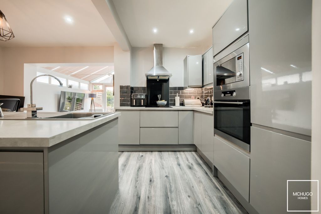 Property photo 3 of 19 Xt5A1655-Hdr(3)