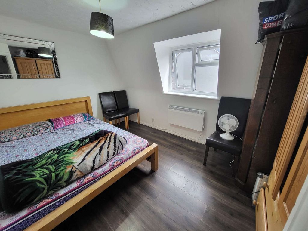 Property photo 1 of 6 1 Bedroom  Flat For Sale