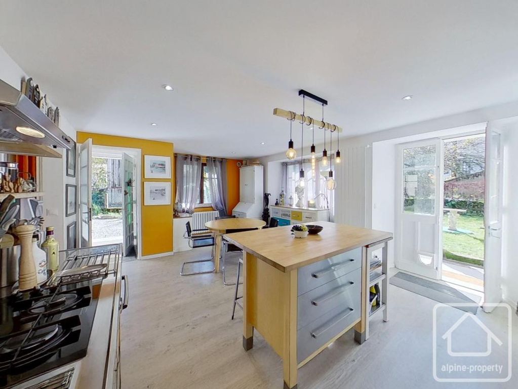 Property photo 3 of 36