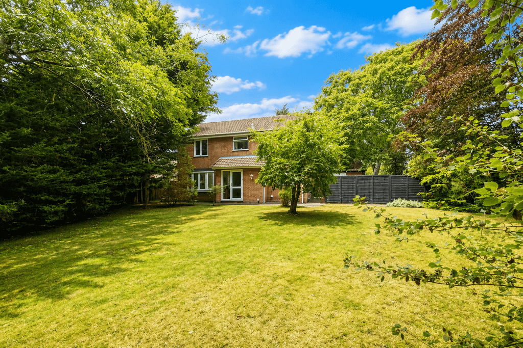 Property photo 1 of 18 4 Bedroom House For Sale In Woodland Setting
