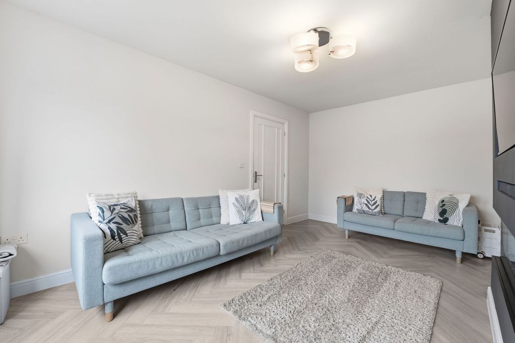 Property photo 3 of 30