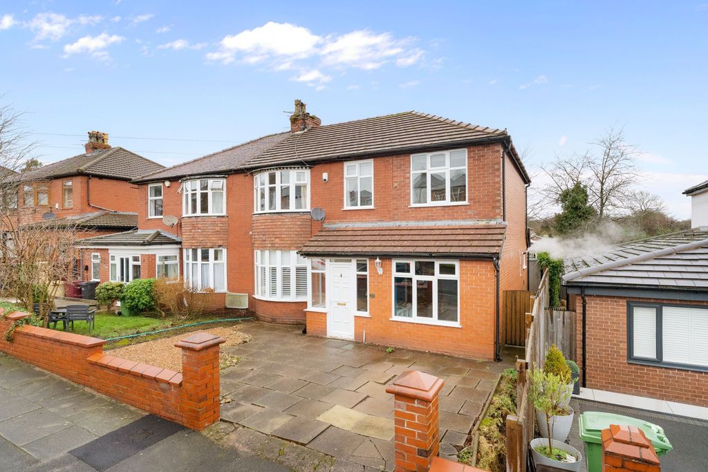 Property photo 1 of 32 Photograph 4