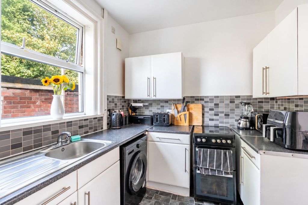 Property photo 3 of 14 Kitchen
