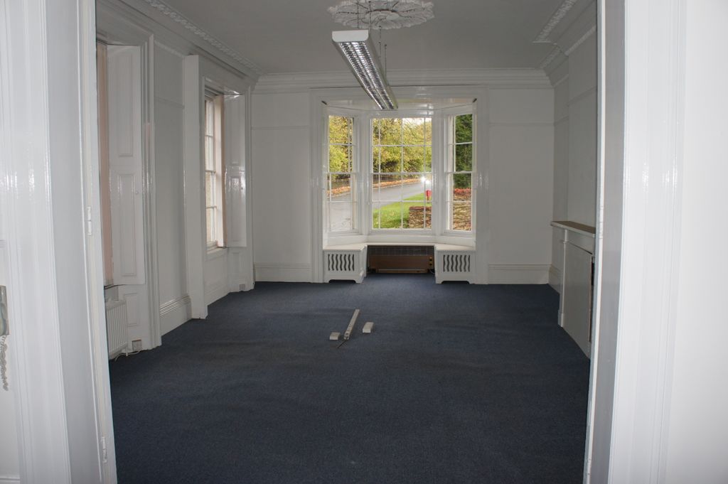 Property photo 3 of 5 Partition Doors To Have Open Plan Or A Meeting Room
