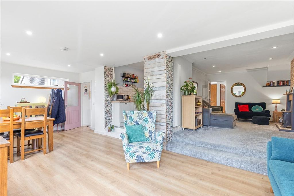 Property photo 2 of 30