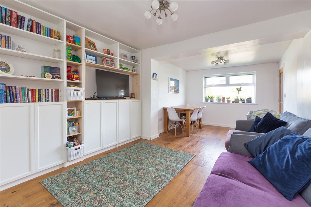 Property photo 2 of 18
